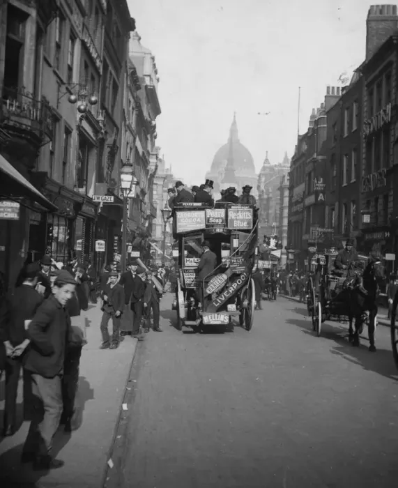 Framed Print : London Traffic