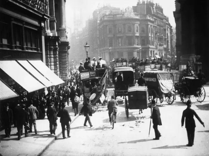 Framed Print : London Traffic