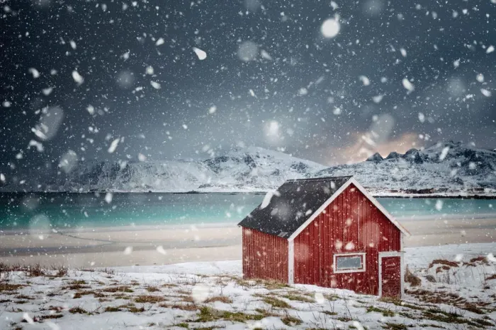 Framed Print : Lonely red house under the snow, Norway Framed Print : Lonely red house under the snow, Norway