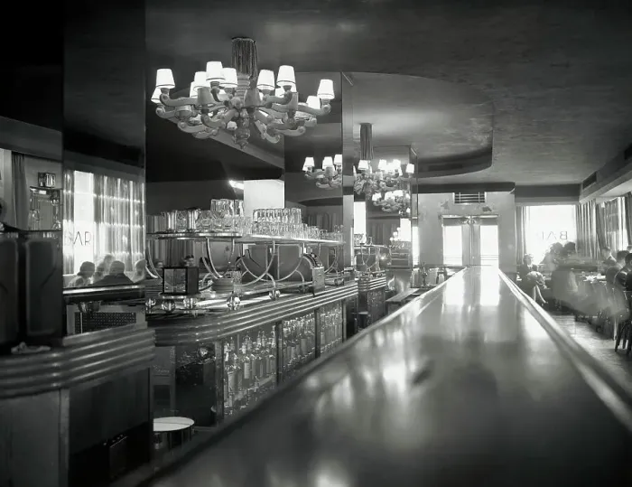 Framed Print : Longchamps Deserted Bar Framed Print : Longchamps Deserted Bar
