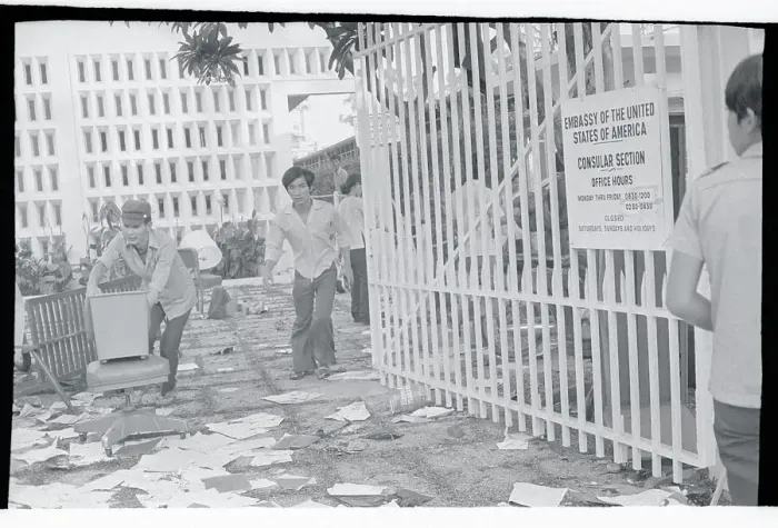 Framed Print : Looters at Saigon's United States Embassy Framed Print : Looters at Saigon's United States Embassy