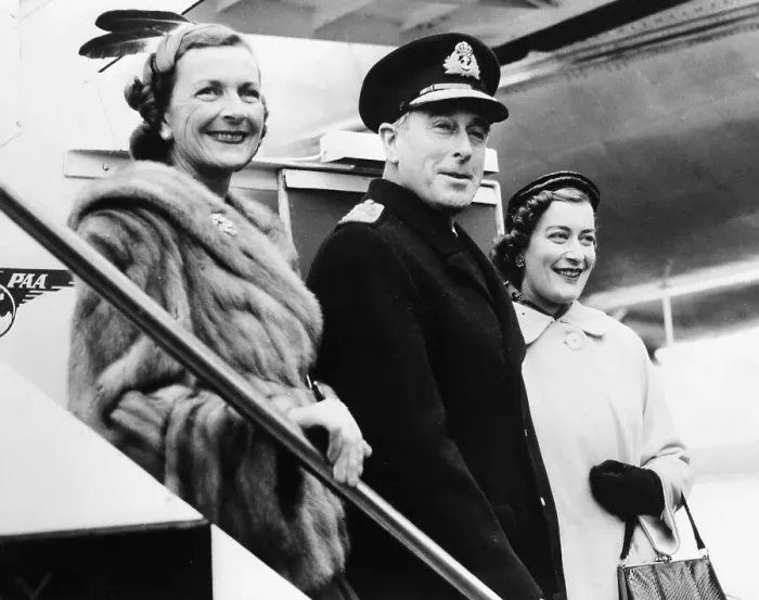 Framed Print : Lord And Lady Mountbatten With Daughter Framed Print : Lord And Lady Mountbatten With Daughter