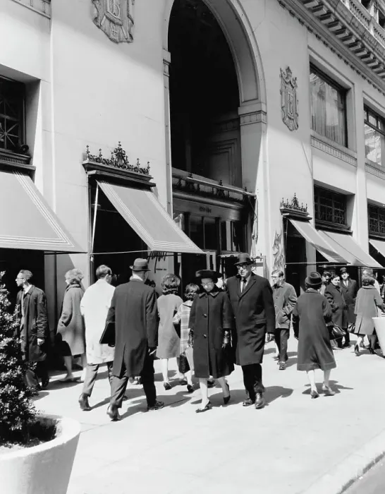 Framed Print : Lord & Taylor Flagship Store