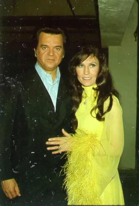 Framed Print : Loretta Lynn & Conway Twitty At The AMA's