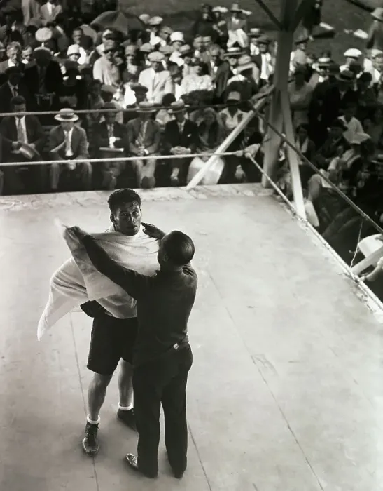 Framed Print : Lou Fink Wrapping Gene Tunney in Towels Framed Print : Lou Fink Wrapping Gene Tunney in Towels
