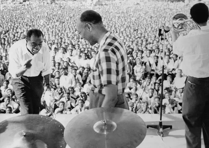 Framed Print : Louis Armstrong Performing on Stage Framed Print : Louis Armstrong Performing on Stage