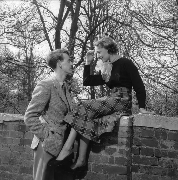 Framed Print : In Love. 23rd May 1953: A young couple in love Framed Print : In Love. 23rd May 1953: A young couple in love