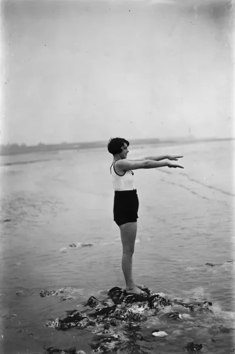 Framed Print : Low Dive. 25th March 1929: A swimmer prepares for a plunge into the sea at Margate, Kent Framed Print : Low Dive. 25th March 1929: A swimmer prepares for a plunge into the sea at Margate, Kent