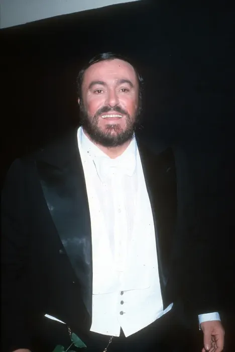 Framed Print : Luciano Pavarotti Portrait Framed Print : Luciano Pavarotti Portrait