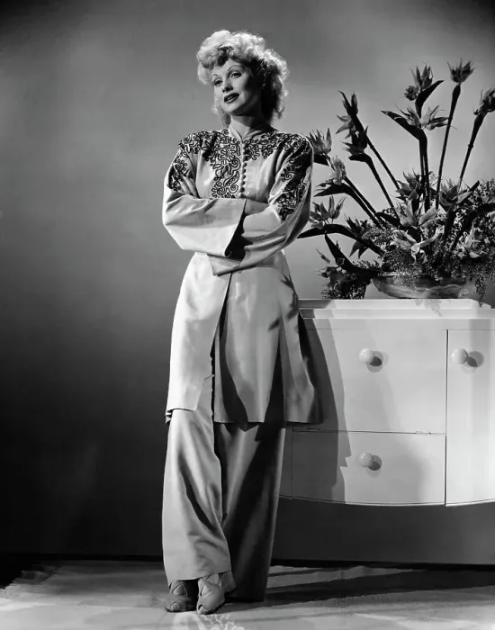 Framed Print : Lucille Ball in Full-Length Publicity Ha Framed Print : Lucille Ball in Full-Length Publicity Ha