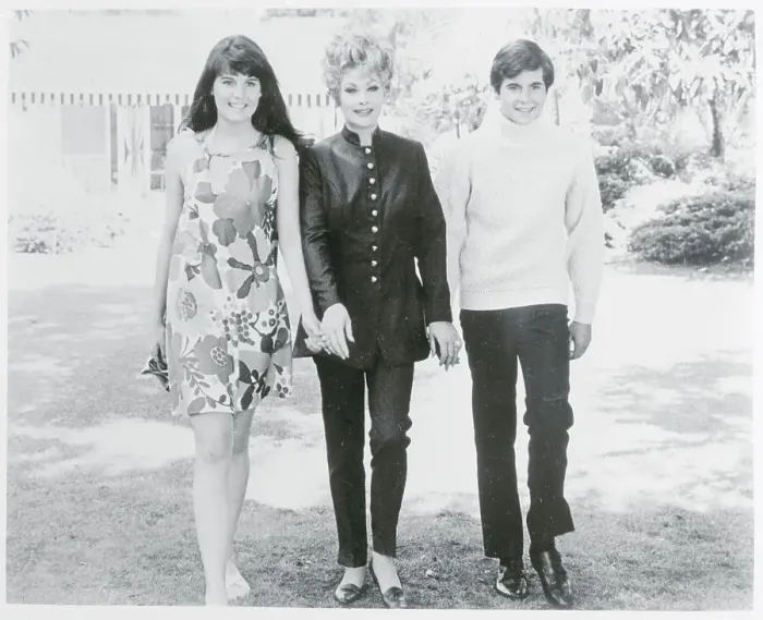: Lucille Ball with Her Son and Daughter : Lucille Ball with Her Son and Daughter