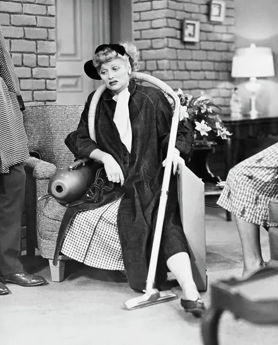 : Lucille Ball with Vacuum Cleaner in I Love Lucy : Lucille Ball with Vacuum Cleaner in I Love Lucy