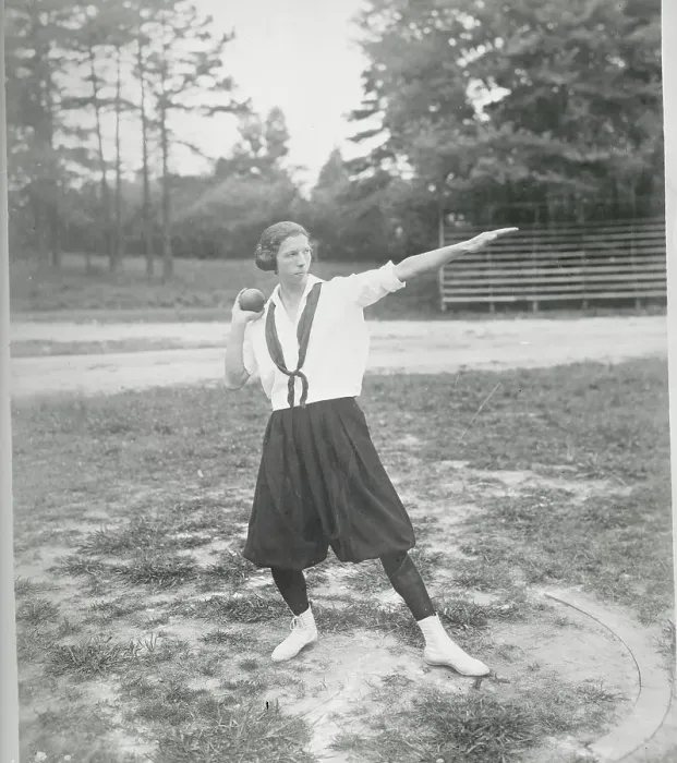 Framed Print : Lucille Godbold in Shot Put Throwing Position Framed Print : Lucille Godbold in Shot Put Throwing Position