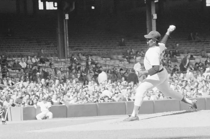 Framed Print : Luis Tiant Pitching