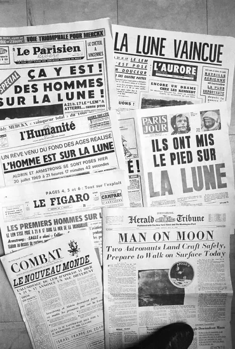 Framed Print : Lunar Landing Headlines in French Papers