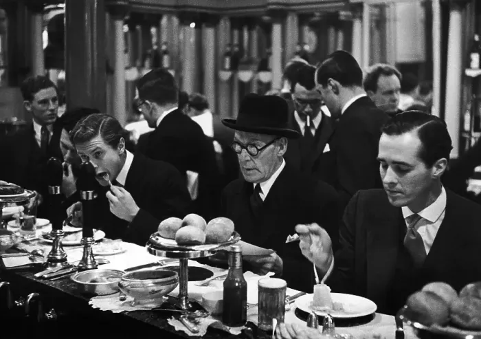 Framed Print : Lunchtime At Pimm's Framed Print : Lunchtime At Pimm's