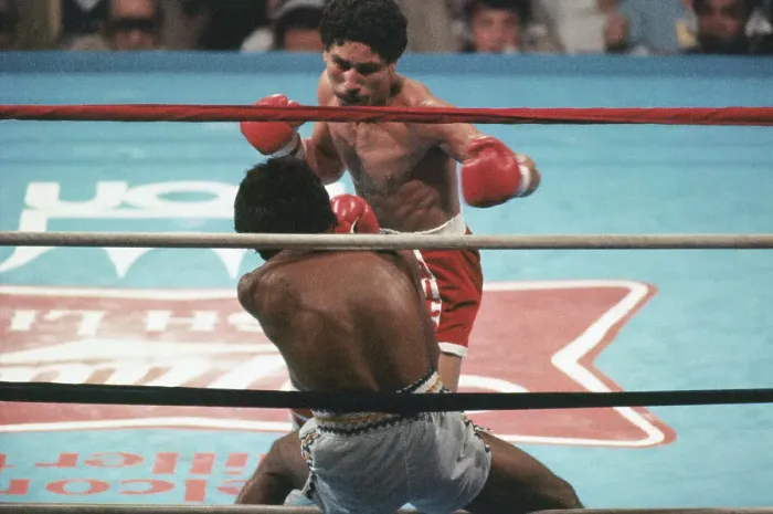 Framed Print : Lupe Pintor and Wilfredo Gomez in Boxing Action Framed Print : Lupe Pintor and Wilfredo Gomez in Boxing Action