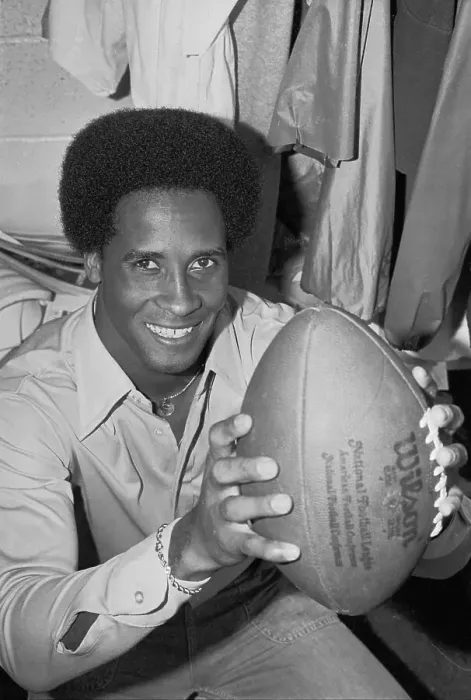 Framed Print : Lynn Swann Holding Football Framed Print : Lynn Swann Holding Football