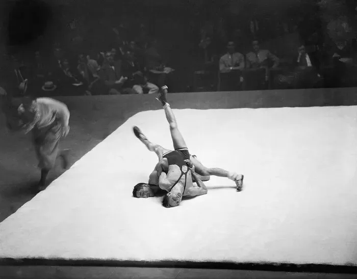 Framed Print : M. Nizzola Wrestles L. Szekfu Framed Print : M. Nizzola Wrestles L. Szekfu