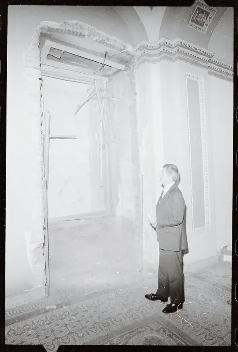 Framed Print : Mack Mattingly Examining Alcove Framed Print : Mack Mattingly Examining Alcove