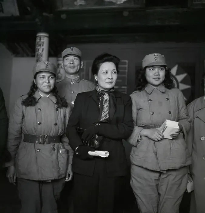 Framed Print : Madame Chiang Kai-shek with Chinese Nationalist Soldiers Framed Print : Madame Chiang Kai-shek with Chinese Nationalist Soldiers