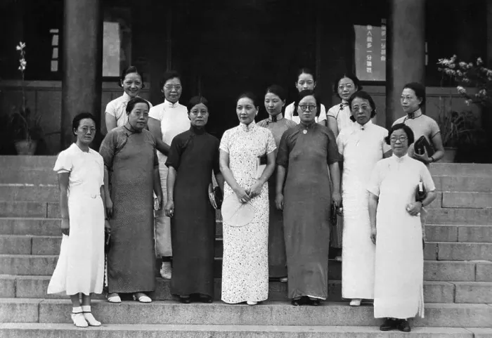 Framed Print : Madame Chiang Kai-Shek with Women Followers Framed Print : Madame Chiang Kai-Shek with Women Followers