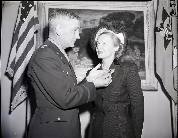 Framed Print : Madeleine Carroll Gets Medal