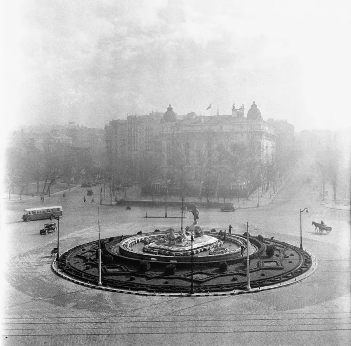 Framed Print : Madrid Fountain Framed Print : Madrid Fountain