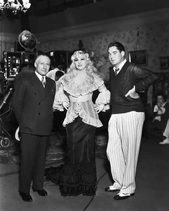 Framed Print : Mae West with Adolph Zukor and Leo McCarey Framed Print : Mae West with Adolph Zukor and Leo McCarey