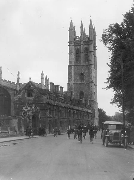 Magdelan. circa 1928: Magdalen College and Tower at Oxford University
