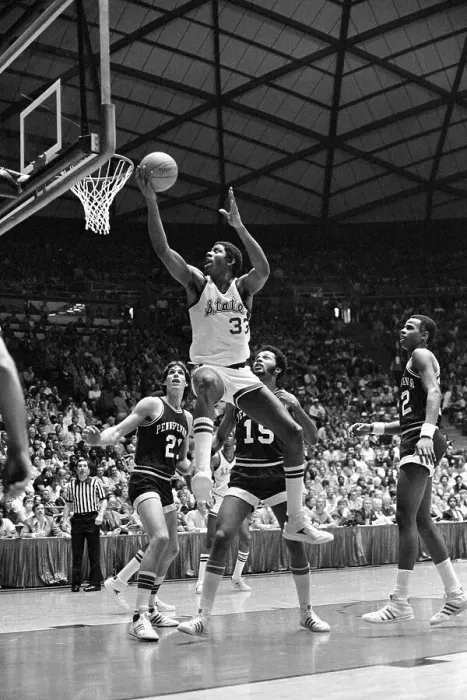Framed Print : Magic Johnson Jumping to Make Basket Framed Print : Magic Johnson Jumping to Make Basket