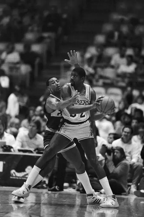 Framed Print : Magic Johnson Looking To Pass Ball Framed Print : Magic Johnson Looking To Pass Ball