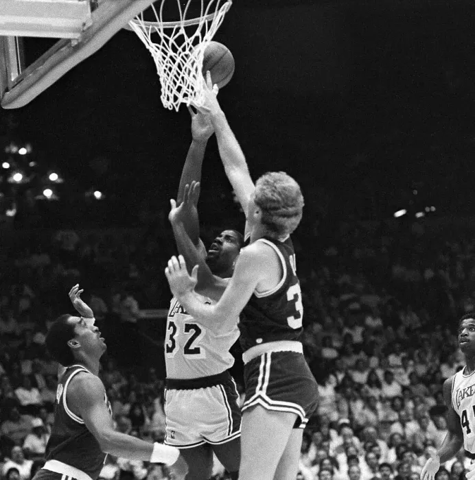 Framed Print : Magic Johnson Putting up Shot Framed Print : Magic Johnson Putting up Shot