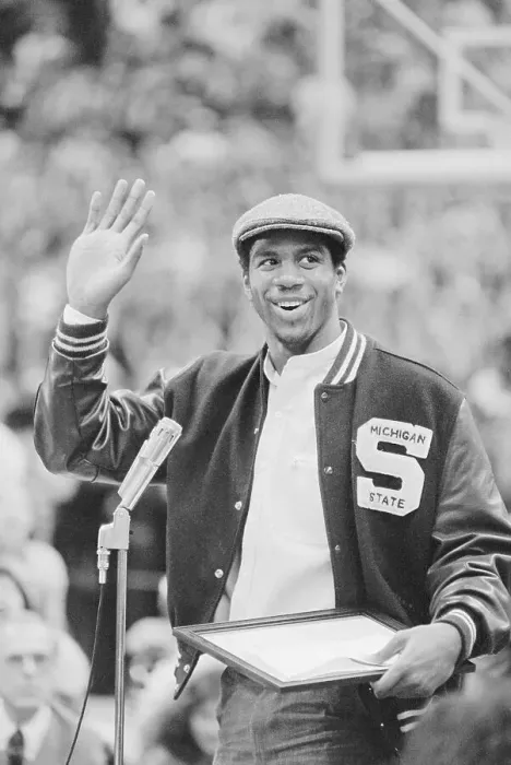 Framed Print : Magic Johnson Waving to Fans Framed Print : Magic Johnson Waving to Fans
