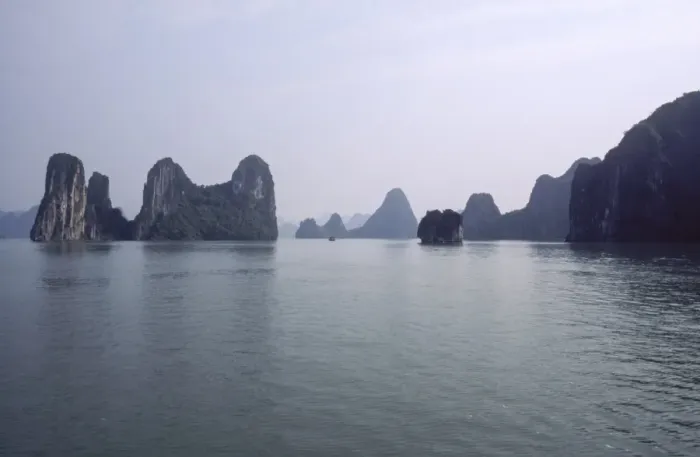Framed Print : The magnificient Halong Bay Framed Print : The magnificient Halong Bay