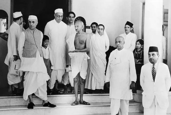 Framed Print : Mahatma Gandhi with Colleagues Framed Print : Mahatma Gandhi with Colleagues