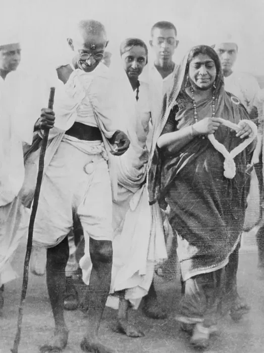 Framed Print : Mahatma Gandhi and Sarojini Naidu During Salt Protest