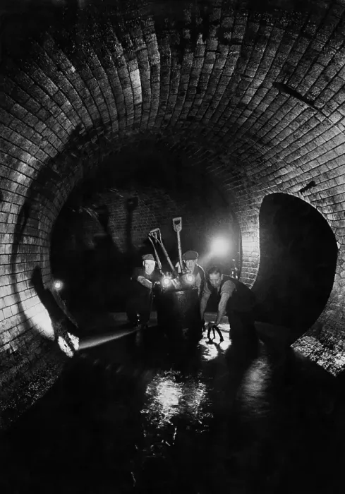 Framed Print : Maintaining London's Sewers