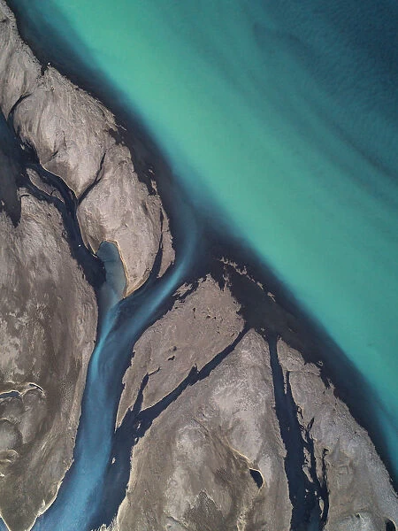 Majestic ├×j├│rs├í River Aerial, Iceland
