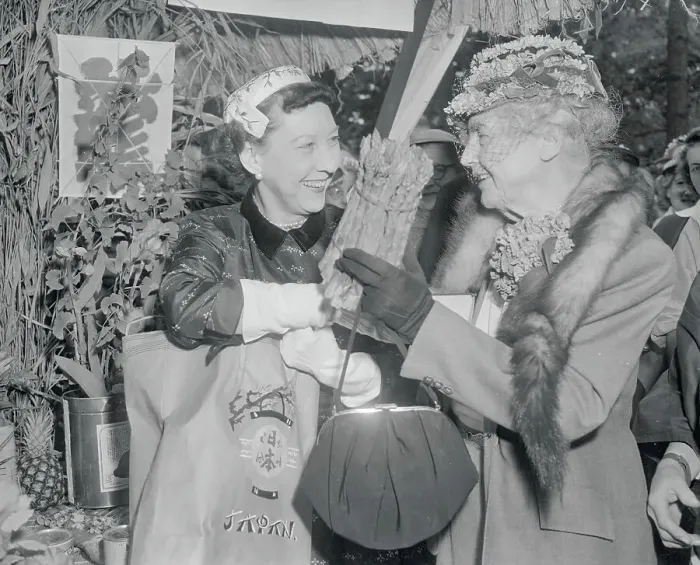 Framed Print : Mamie Eisenhower Chatting with Edith Wilson Framed Print : Mamie Eisenhower Chatting with Edith Wilson