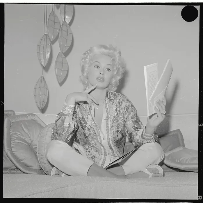 Framed Print : Mamie Van Doren Sitting on Floor Framed Print : Mamie Van Doren Sitting on Floor