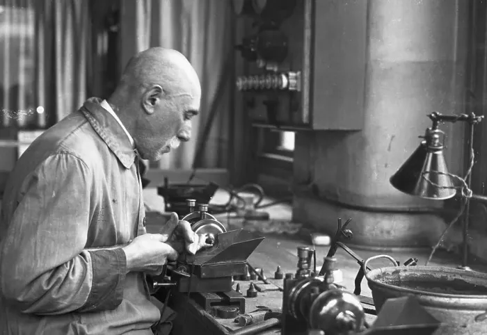 Framed Print : Man Cutting Diamonds in Shop Framed Print : Man Cutting Diamonds in Shop