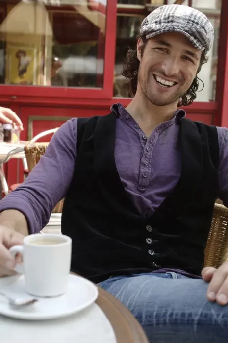 Framed Print : Man, early 30s, wearing casual clothes sitting in an outdoor cafAzA with a coffee cup, smiling Framed Print : Man, early 30s, wearing casual clothes sitting in an outdoor cafAzA with a coffee cup, smiling
