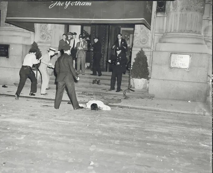 Framed Print : Man Jumps to Death from NY Hotel Framed Print : Man Jumps to Death from NY Hotel