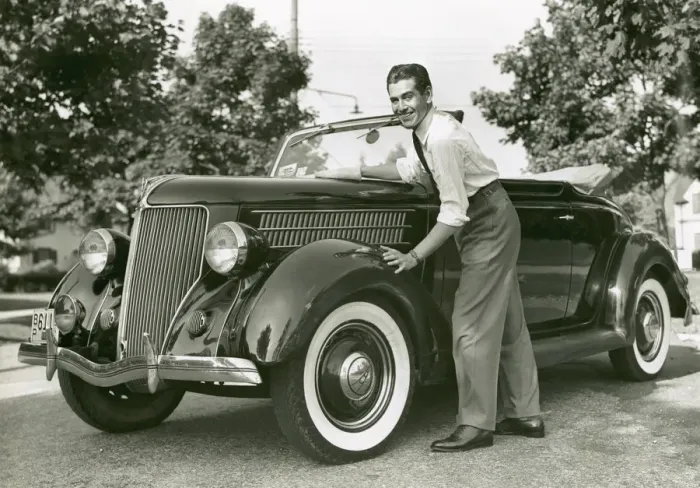 Framed Print : Man polishing his Ford car Framed Print : Man polishing his Ford car