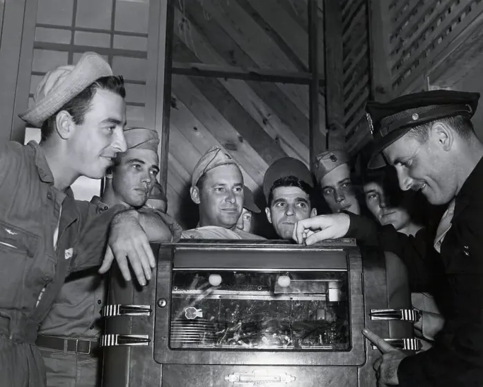 Framed Print : Man Puts Quarter In Jukebox / Gis Around