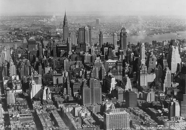 Manhattan. circa 1935: The mid-town area of Manhattan