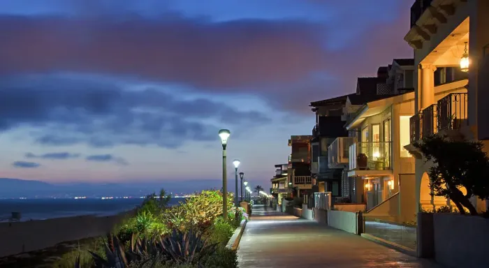 Framed Print : Manhattan Beach Walkway