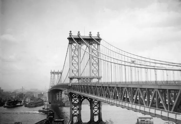 Framed Print : Manhattan Bridge, seen from Manhattan looking over the bay to Brooklyn, New York