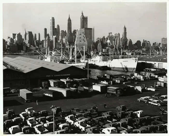 Framed Print : Manhattan Skyline and Brooklyn Port Authority Pier 3 Framed Print : Manhattan Skyline and Brooklyn Port Authority Pier 3